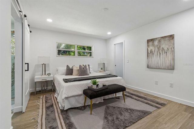 5207 W CLEVELAND STREET, Tampa, FL 33609