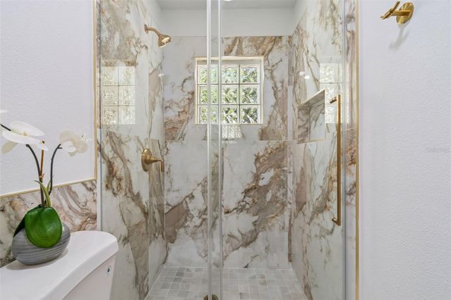 5207 W CLEVELAND STREET, Tampa, FL 33609