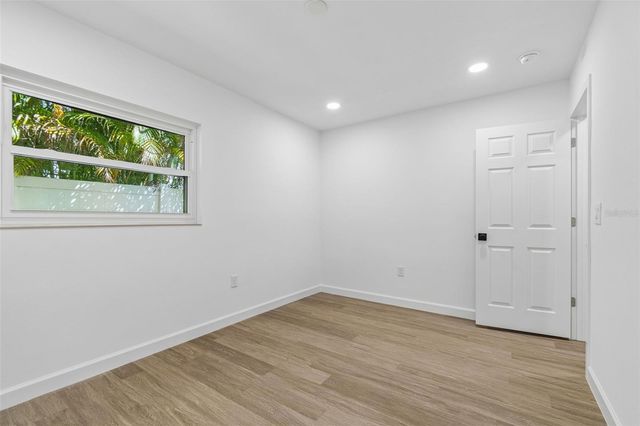 5207 W CLEVELAND STREET, Tampa, FL 33609