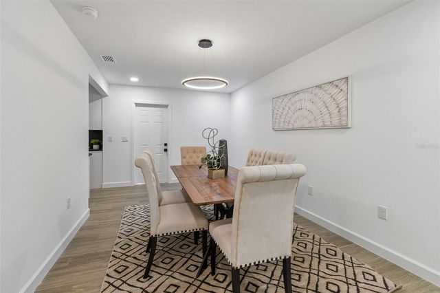 5207 W CLEVELAND STREET, Tampa, FL 33609