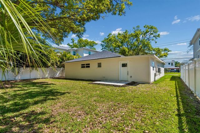 5207 W CLEVELAND STREET, Tampa, FL 33609