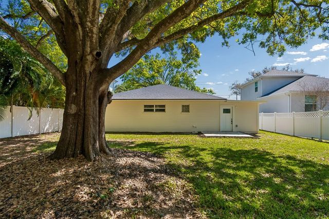5207 W CLEVELAND STREET, Tampa, FL 33609