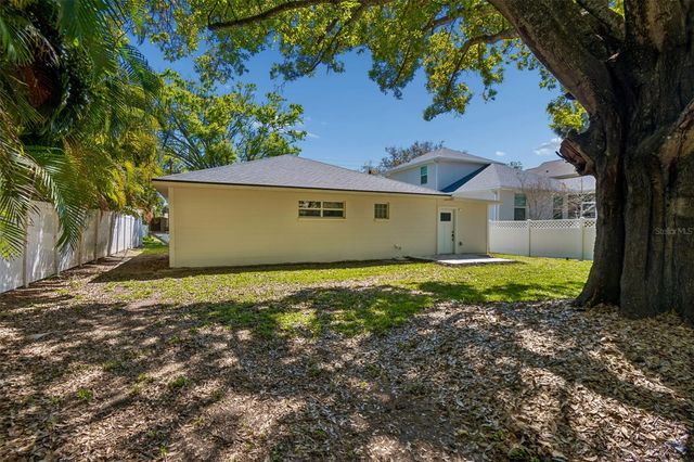 5207 W CLEVELAND STREET, Tampa, FL 33609