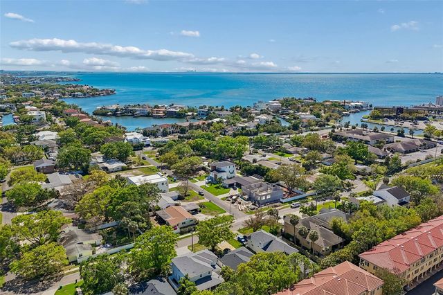 5207 W CLEVELAND STREET, Tampa, FL 33609