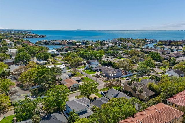 5207 W CLEVELAND STREET, Tampa, FL 33609