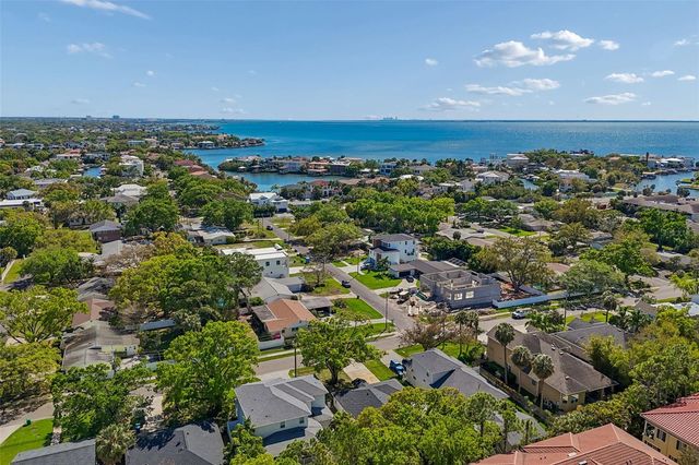 5207 W CLEVELAND STREET, Tampa, FL 33609