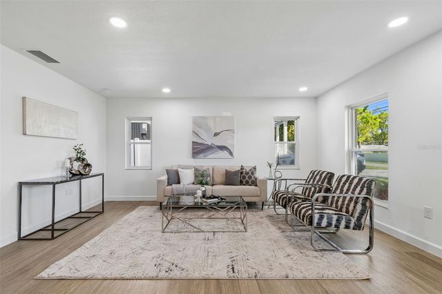 5207 W CLEVELAND STREET, Tampa, FL 33609