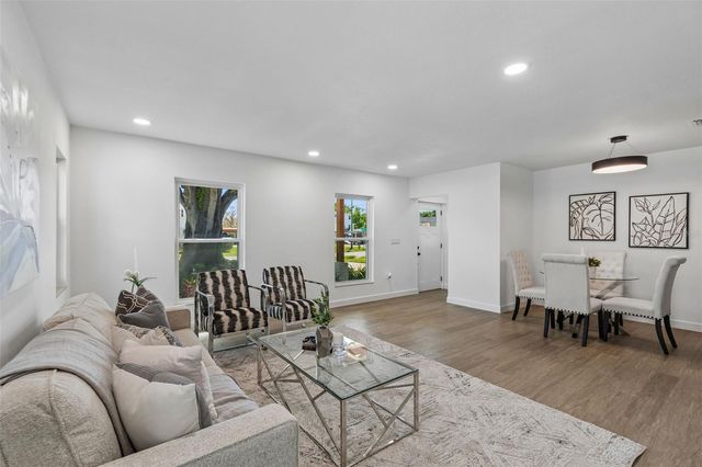 5207 W CLEVELAND STREET, Tampa, FL 33609