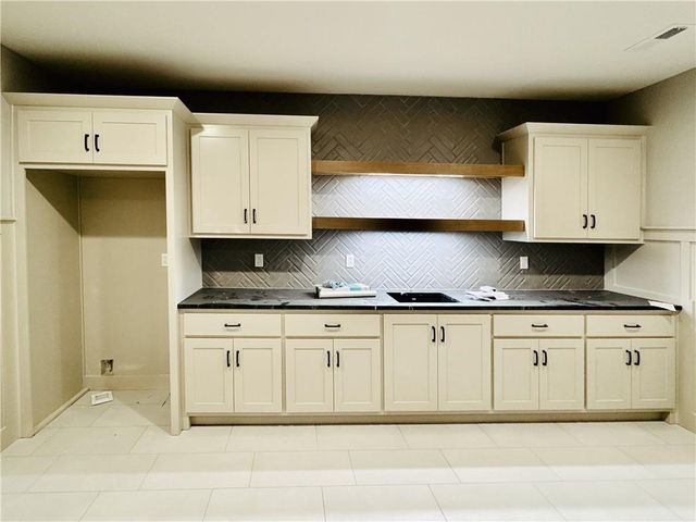 12730 NW Larkspur Lane, Platte City, MO 64079