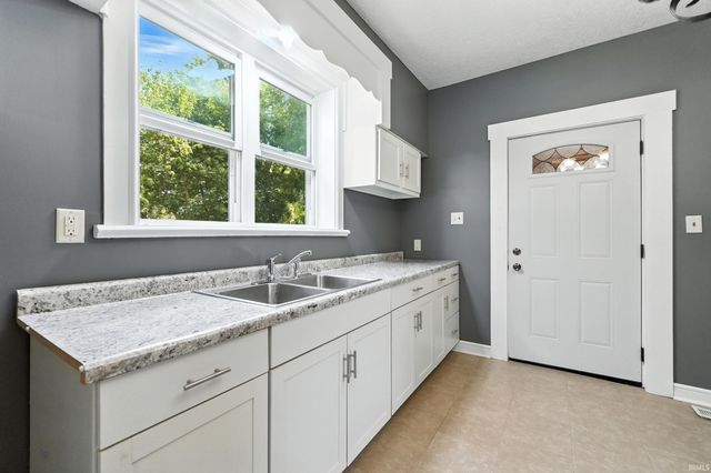 2611 S Anthony Boulevard, Fort Wayne, IN 46803