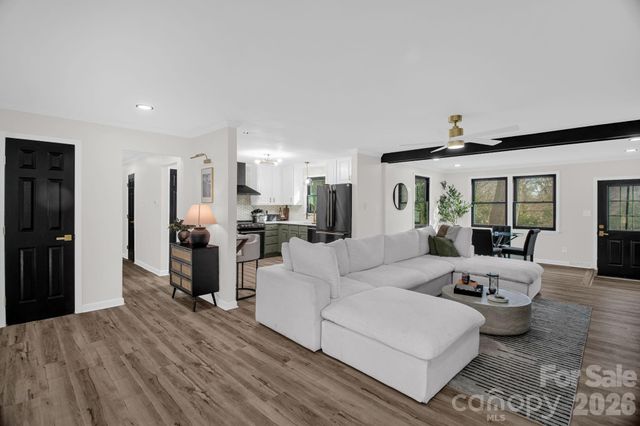 5323 Glenham Drive, Charlotte, NC 28210