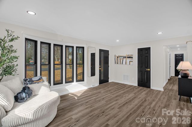 5323 Glenham Drive, Charlotte, NC 28210