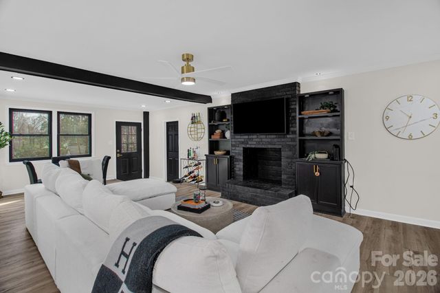 5323 Glenham Drive, Charlotte, NC 28210