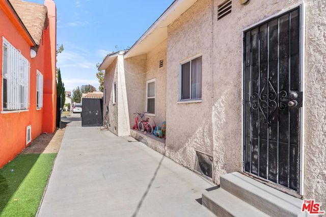 7414 Brighton Avenue, Los Angeles, CA 90047
