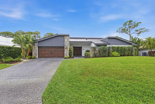 701 Lakewoode Circle, Delray Beach, FL 33445