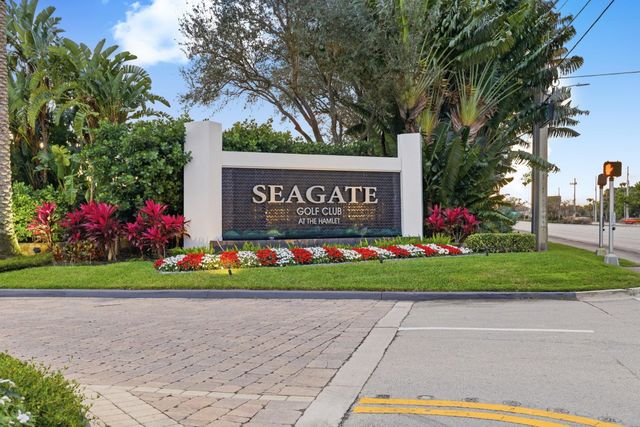 701 Lakewoode Circle, Delray Beach, FL 33445