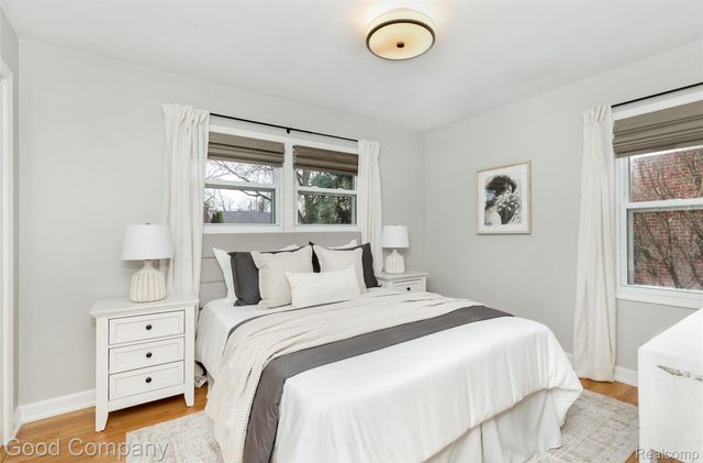 702 Orchard View Drive, Royal Oak, MI 48073