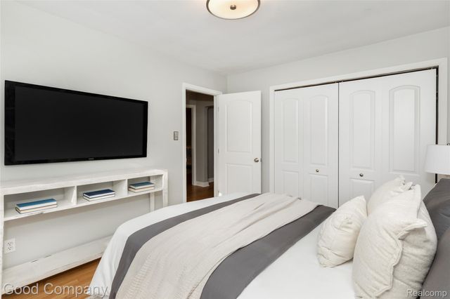 702 Orchard View Drive, Royal Oak, MI 48073