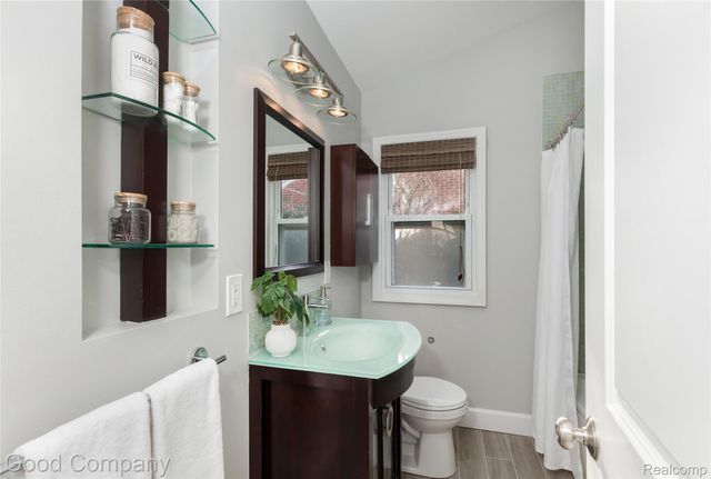 702 Orchard View Drive, Royal Oak, MI 48073