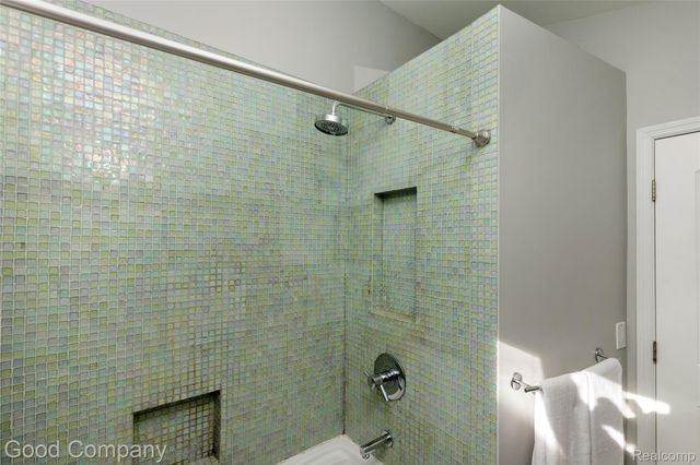 702 Orchard View Drive, Royal Oak, MI 48073