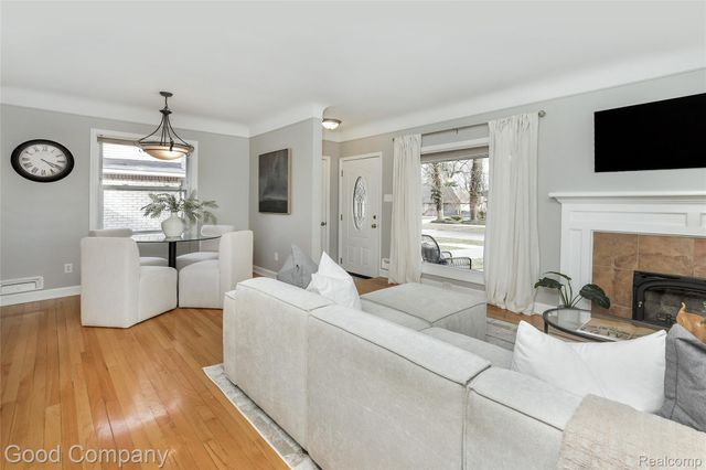 702 Orchard View Drive, Royal Oak, MI 48073