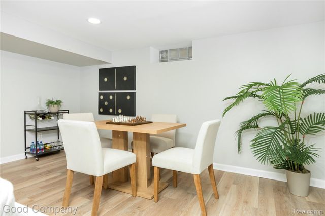 702 Orchard View Drive, Royal Oak, MI 48073