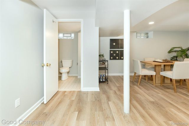 702 Orchard View Drive, Royal Oak, MI 48073