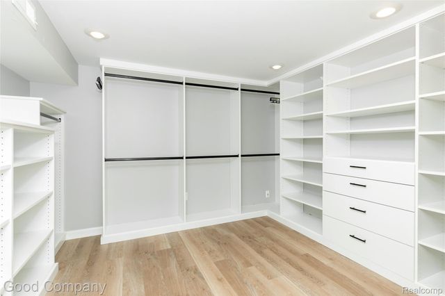 702 Orchard View Drive, Royal Oak, MI 48073