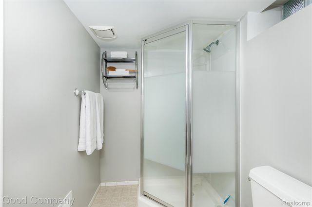 702 Orchard View Drive, Royal Oak, MI 48073