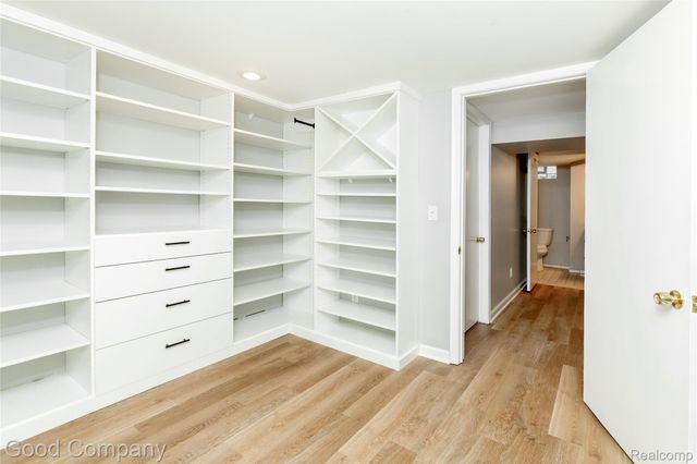 702 Orchard View Drive, Royal Oak, MI 48073