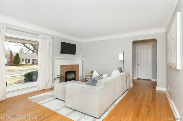 702 Orchard View Drive, Royal Oak, MI 48073