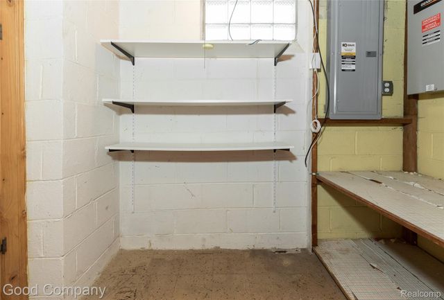 702 Orchard View Drive, Royal Oak, MI 48073