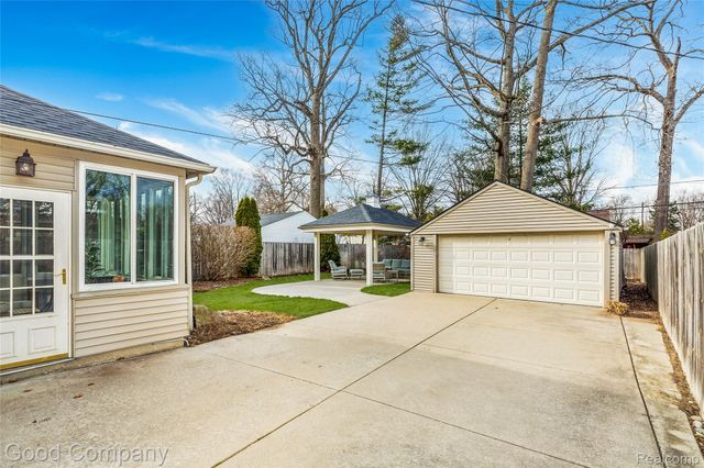 702 Orchard View Drive, Royal Oak, MI 48073