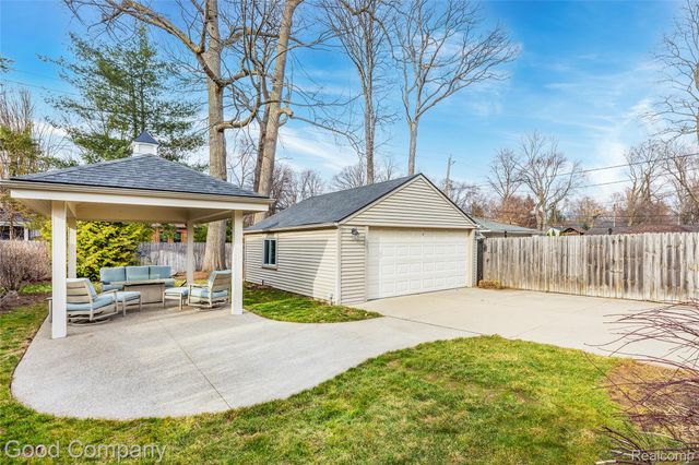 702 Orchard View Drive, Royal Oak, MI 48073
