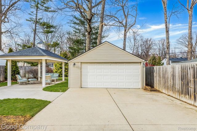 702 Orchard View Drive, Royal Oak, MI 48073