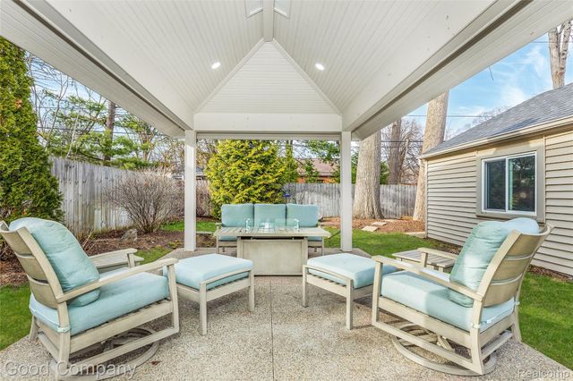 702 Orchard View Drive, Royal Oak, MI 48073