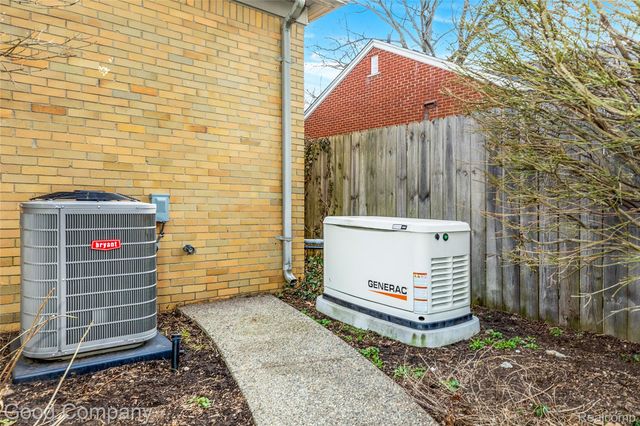 702 Orchard View Drive, Royal Oak, MI 48073