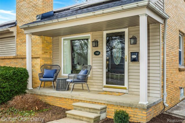 702 Orchard View Drive, Royal Oak, MI 48073