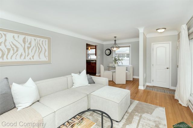 702 Orchard View Drive, Royal Oak, MI 48073