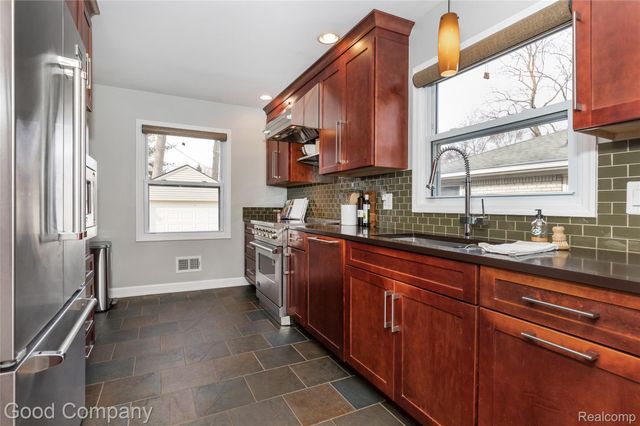 702 Orchard View Drive, Royal Oak, MI 48073