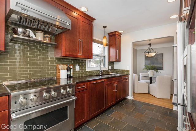 702 Orchard View Drive, Royal Oak, MI 48073