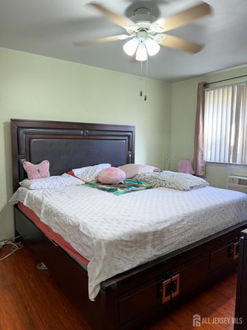 55 Gill Lane 51, Iselin, NJ 08830