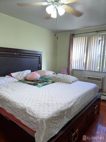 55 Gill Lane 51, Iselin, NJ 08830