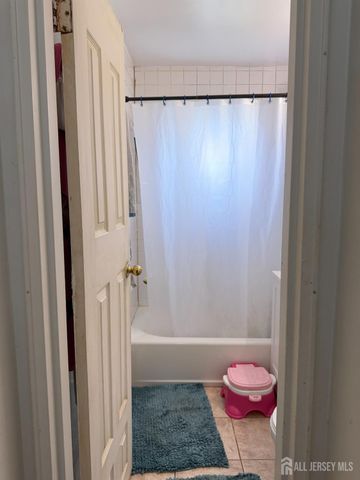 55 Gill Lane 51, Iselin, NJ 08830