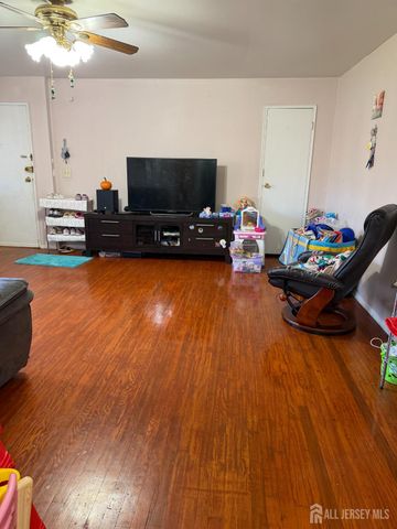 55 Gill Lane 51, Iselin, NJ 08830