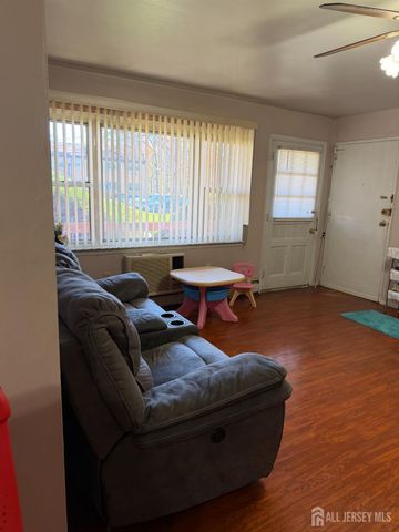 55 Gill Lane 51, Iselin, NJ 08830