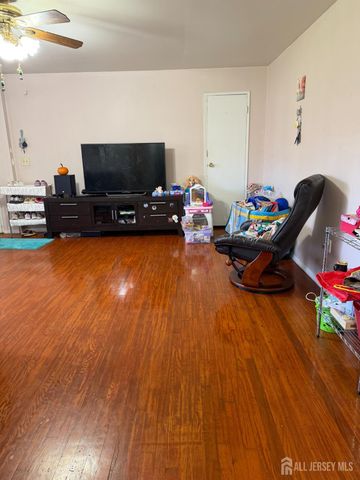 55 Gill Lane 51, Iselin, NJ 08830