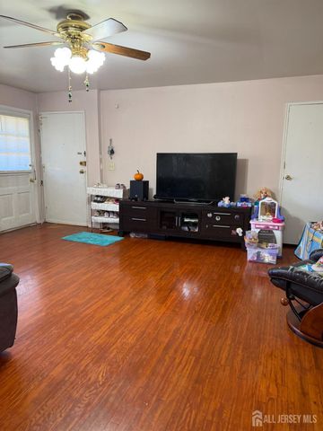 55 Gill Lane 51, Iselin, NJ 08830