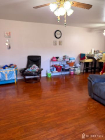 55 Gill Lane 51, Iselin, NJ 08830
