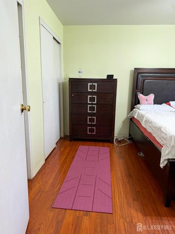 55 Gill Lane 51, Iselin, NJ 08830